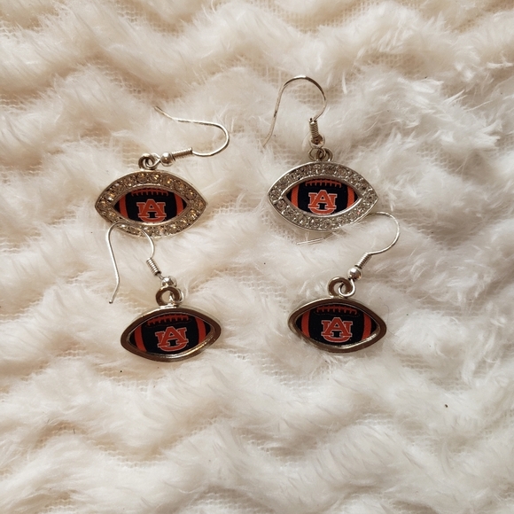 Auburn Earrings - Picture 1 of 1